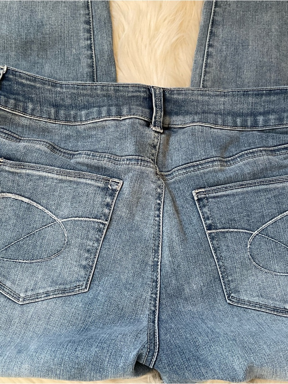 Chico’s So Slimming Capri Jeans - Chico’s Size 1.5 / 10 - Picture 7 of 7